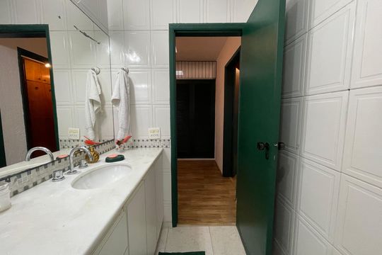Banheiro Social de casa à venda com 4 quartos, 432m² em Butantã, São Paulo
