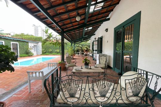 Varanda de casa à venda com 4 quartos, 432m² em Butantã, São Paulo