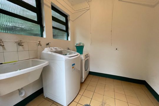 Lavanderia de casa à venda com 4 quartos, 432m² em Butantã, São Paulo