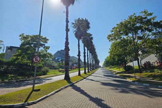 Casa à venda com 4 quartos, 347m² em Cidade Tamboré, Santana de Parnaíba