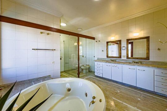 Casa à venda com 4 quartos, 560m² em Alphaville Residencial Um, Barueri