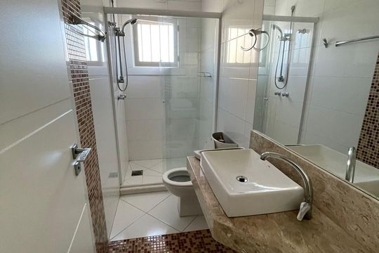 Banheiro de casa à venda com 5 quartos, 268m² em Marechal Rondon, Canoas