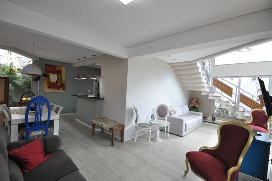 Casa à venda com 3 quartos, 353m² em Tremembé, São Paulo