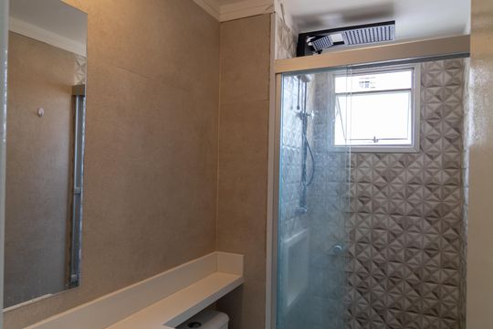 Banheiro de apartamento à venda com 2 quartos, 55m² em Botafogo, Campinas