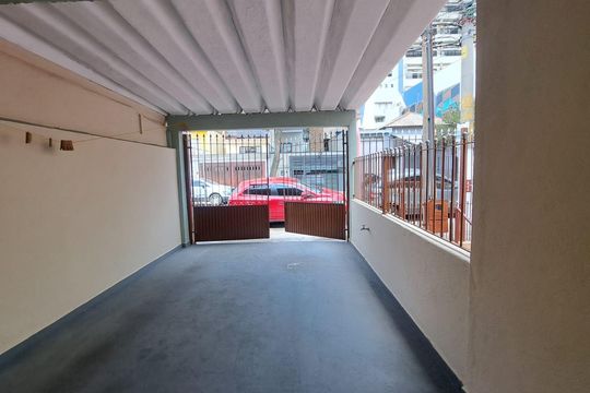 Garagem de casa à venda com 4 quartos, 110m² em Vila Yara, Osasco