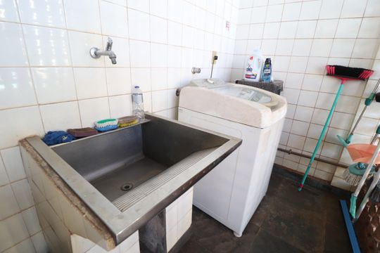 Área de Serviço de casa para alugar com 6 quartos, 700m² em Tabajaras, Uberlândia