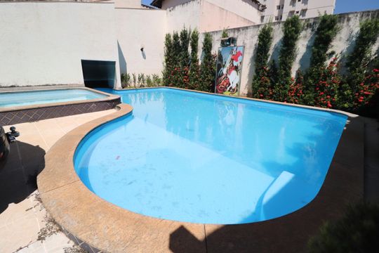 Piscina de casa para alugar com 6 quartos, 700m² em Tabajaras, Uberlândia