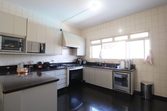 Cozinha de casa para alugar com 6 quartos, 700m² em Tabajaras, Uberlândia
