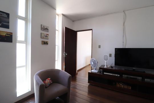 Sala de TV de casa para alugar com 6 quartos, 700m² em Tabajaras, Uberlândia