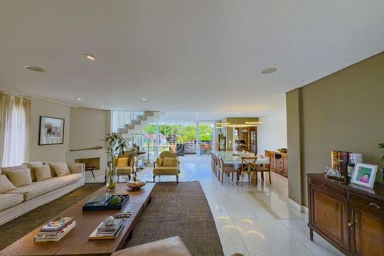 Casa à venda com 4 quartos, 420m² em Centro Comercial Jubran, Barueri