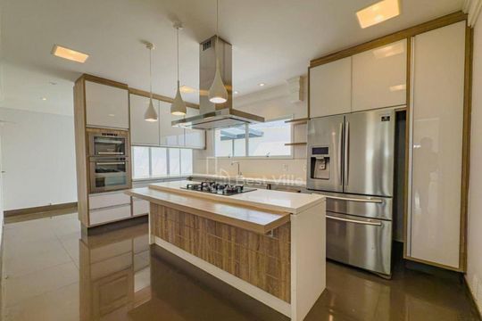 Casa à venda com 4 quartos, 800m² em Tamboré, Santana de Parnaíba