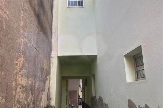 Casa à venda com 2 quartos, 300m² em Vila Zat, São Paulo