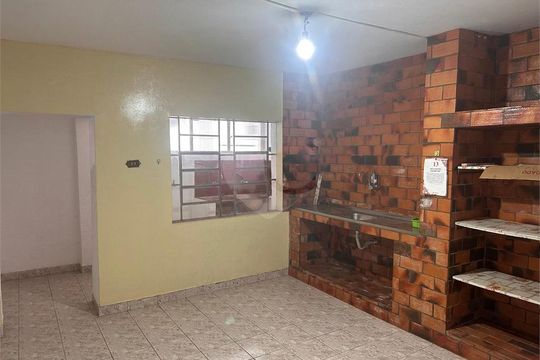 Casa à venda com 2 quartos, 300m² em Vila Zat, São Paulo