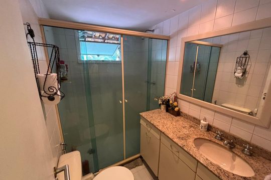 Banheiro de apartamento à venda com 4 quartos, 180m² em Tijuca, Rio de Janeiro