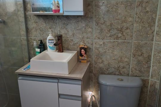 Banheiro de casa à venda com 2 quartos, 144m² em Curicica, Rio de Janeiro
