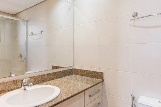 Banheiro 2 de apartamento para alugar com 3 quartos, 90m² em Petrópolis, Porto Alegre