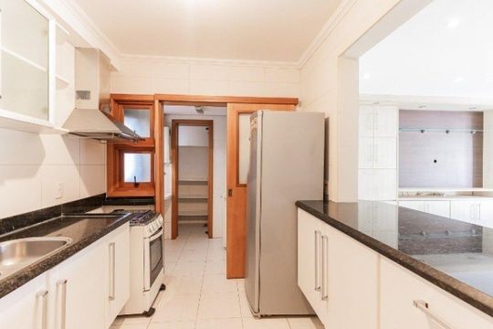 Cozinha de apartamento para alugar com 3 quartos, 90m² em Petrópolis, Porto Alegre