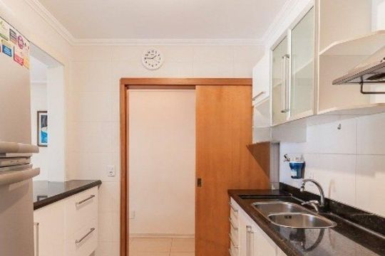 Cozinha de apartamento para alugar com 3 quartos, 90m² em Petrópolis, Porto Alegre