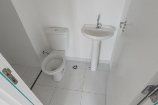 Banheiro de apartamento para alugar com 2 quartos, 32m² em Parque Sao Rafael, São Paulo