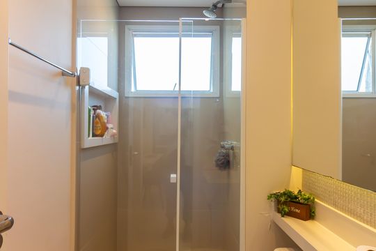Banheiro de apartamento à venda com 2 quartos, 56m² em Bela Vista, Osasco