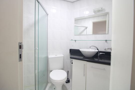 Banheiro comum de apartamento à venda com 3 quartos, 73m² em Vila Isa, São Paulo