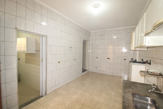 Cozinha de casa para alugar com 2 quartos, 160m² em Vila Bandeirantes, São Paulo