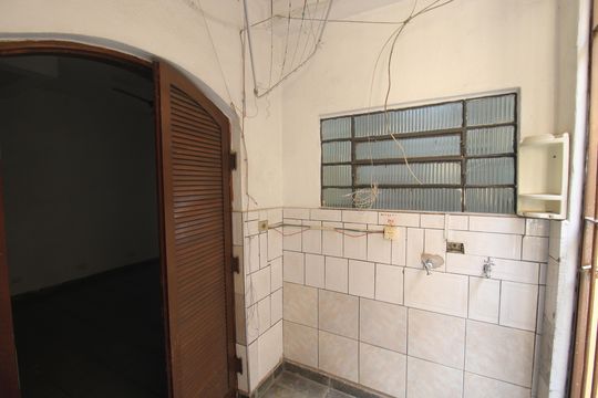 Área da Frente de casa para alugar com 2 quartos, 160m² em Vila Bandeirantes, São Paulo