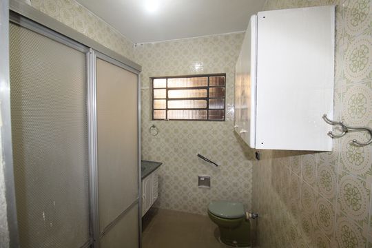 Banheiro 2 de casa para alugar com 2 quartos, 160m² em Vila Bandeirantes, São Paulo