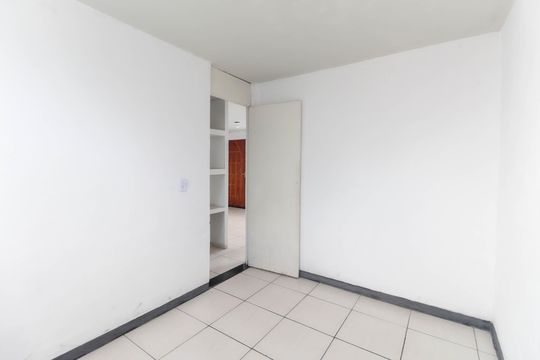 Quarto 2 de apartamento para alugar com 2 quartos, 42m² em Jardim Santa Etelvina, São Paulo