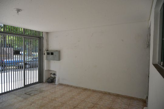 Garagem de casa à venda com 2 quartos, 130m² em Vila Camilópolis, Santo André