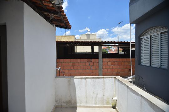 Sacada de casa à venda com 2 quartos, 130m² em Vila Camilópolis, Santo André