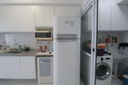 Cozinha de apartamento para alugar com 3 quartos, 118m² em Jardim Asturias, Guarujá