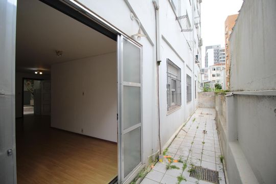 Quintal de apartamento à venda com 3 quartos, 113m² em Rio Branco, Porto Alegre
