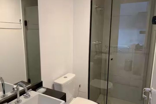 Banheiro de apartamento para alugar com 1 quarto, 25m² em Indianópolis, São Paulo