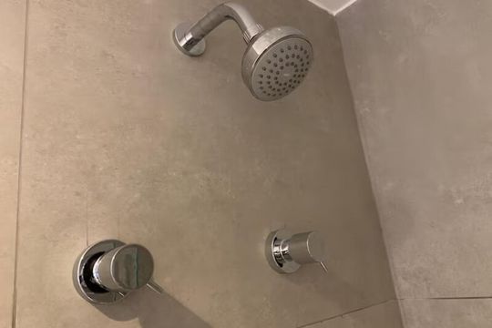 Banheiro de apartamento para alugar com 1 quarto, 25m² em Indianópolis, São Paulo