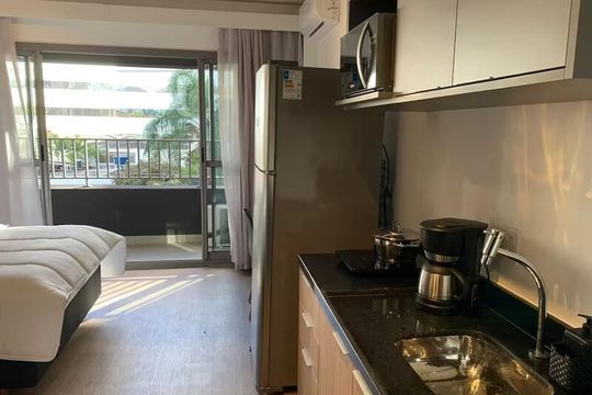 Cozinha de apartamento para alugar com 1 quarto, 25m² em Indianópolis, São Paulo