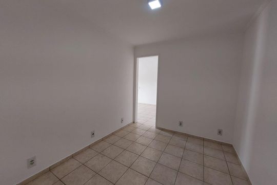Casa à venda com 6 quartos, 256m² em Vila Dalva, São Paulo