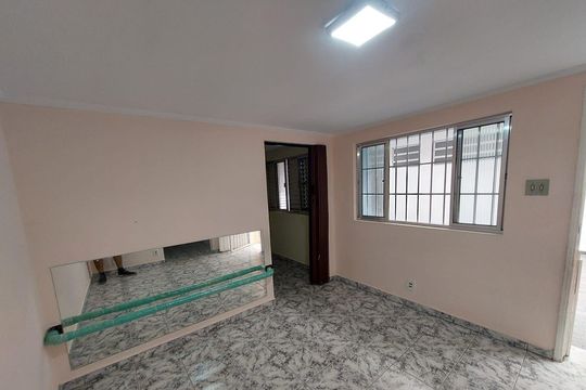 Casa à venda com 6 quartos, 256m² em Vila Dalva, São Paulo
