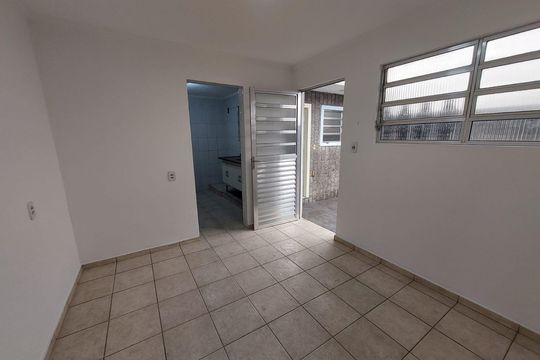 Casa à venda com 6 quartos, 256m² em Vila Dalva, São Paulo