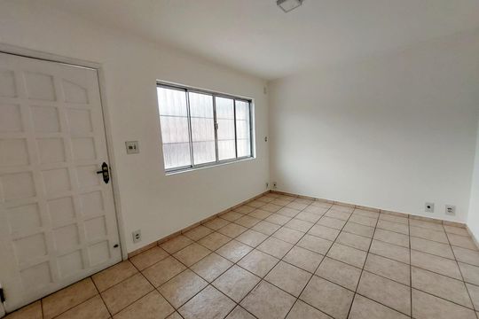 Casa à venda com 6 quartos, 256m² em Vila Dalva, São Paulo