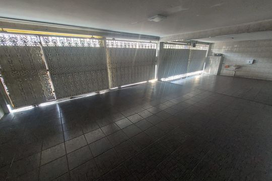 Casa à venda com 6 quartos, 256m² em Vila Dalva, São Paulo