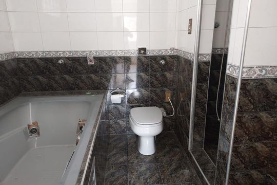 Casa à venda com 6 quartos, 256m² em Vila Dalva, São Paulo
