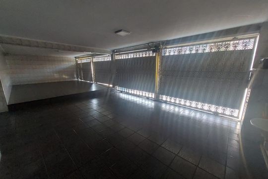 Casa à venda com 6 quartos, 256m² em Vila Dalva, São Paulo