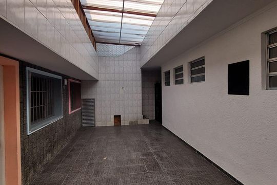 Casa à venda com 6 quartos, 256m² em Vila Dalva, São Paulo