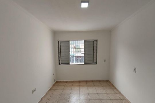 Casa à venda com 6 quartos, 256m² em Vila Dalva, São Paulo