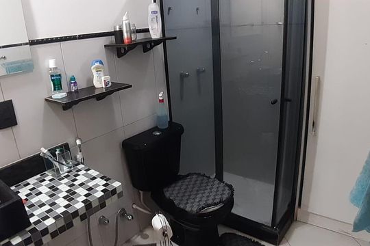 Banheiro de apartamento à venda com 2 quartos, 74m² em Sampaio, Rio de Janeiro