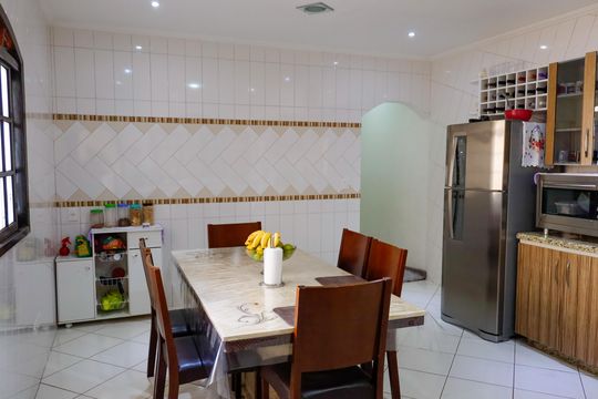 Cozinha de casa para alugar com 3 quartos, 150m² em Três Montanhas, Osasco