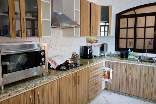 Cozinha de casa para alugar com 3 quartos, 150m² em Três Montanhas, Osasco