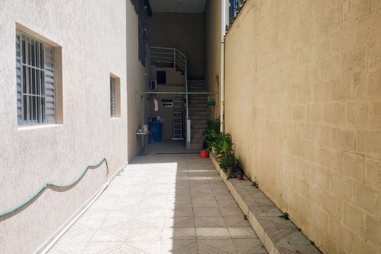 Garagem de casa para alugar com 3 quartos, 150m² em Três Montanhas, Osasco