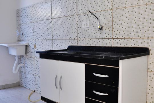 Detalhe - Cozinha e Área de Serviço de casa para alugar com 1 quarto, 65m² em Vila Mangalot, São Paulo